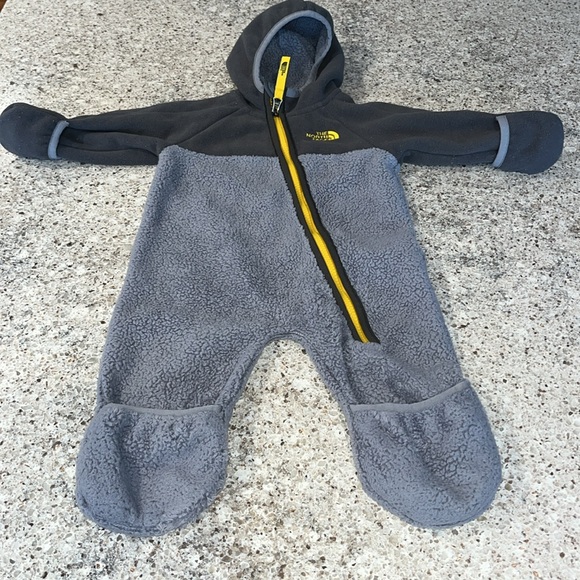 The North Face Fleece Baby Snowsuit - Picture 3 of 7